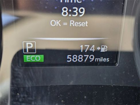 Used 2017 Nissan Rogue SV w/ SV Premium Package image 26