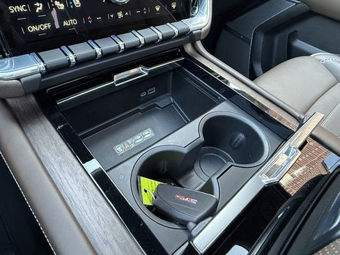 Used 2025 GMC Yukon Denali Ultimate image 36