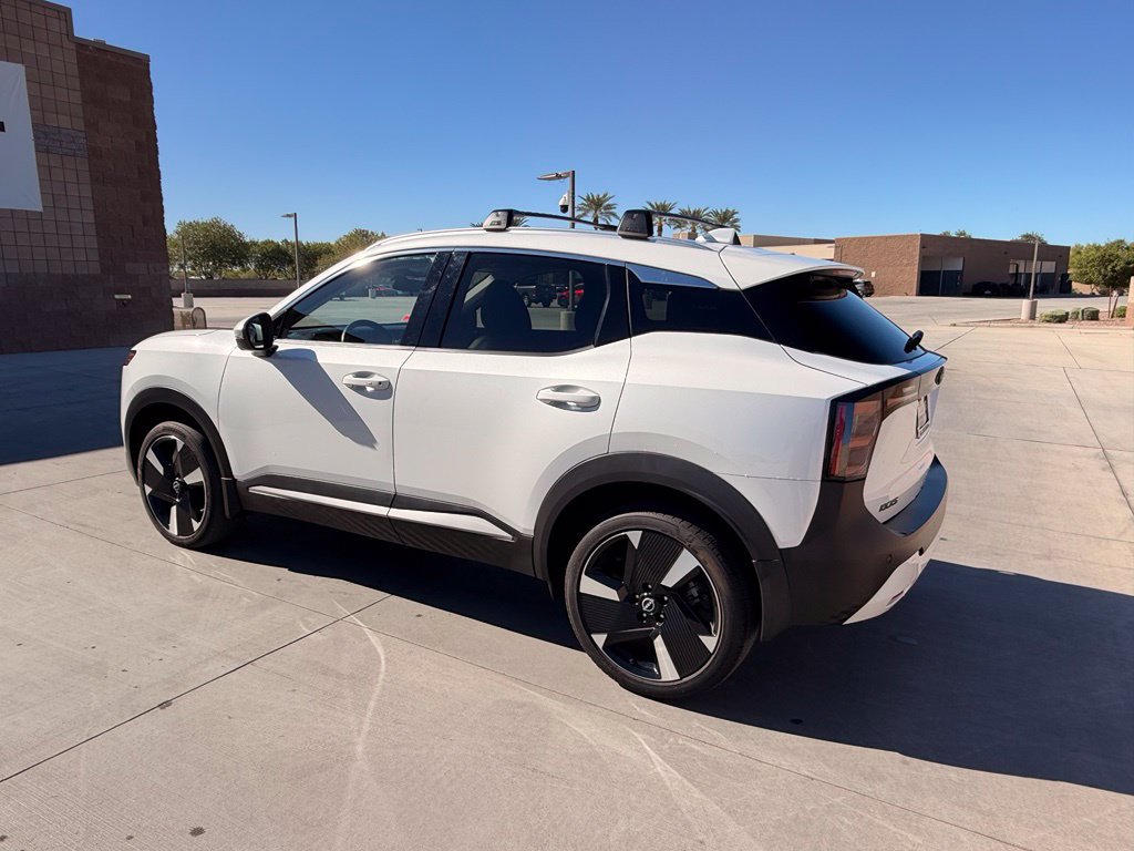 Used 2025 Nissan Kicks SR FWD image 11