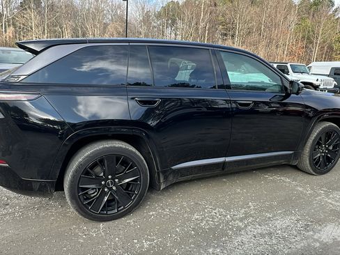 Used 2024 Jeep Wagoneer Launch Edition image 8