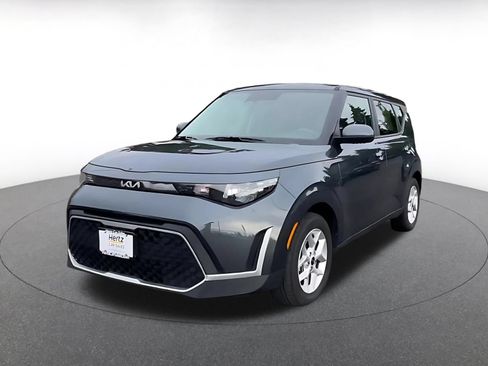 Used 2025 Kia Soul LX w/ LX Technology Package FWD image 6