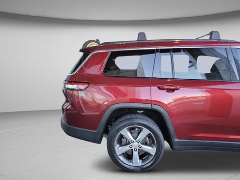 Used 2021 Jeep Grand Cherokee L Limited image 31