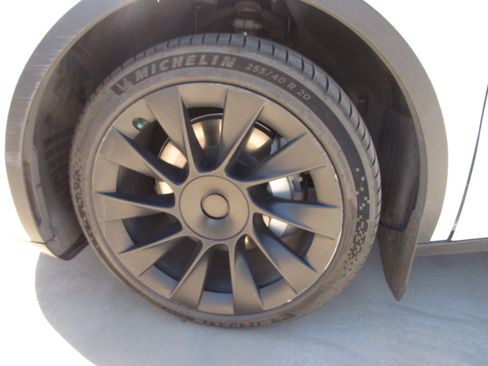 Used 2021 Tesla Model Y Long Range AWD/4WD image 5