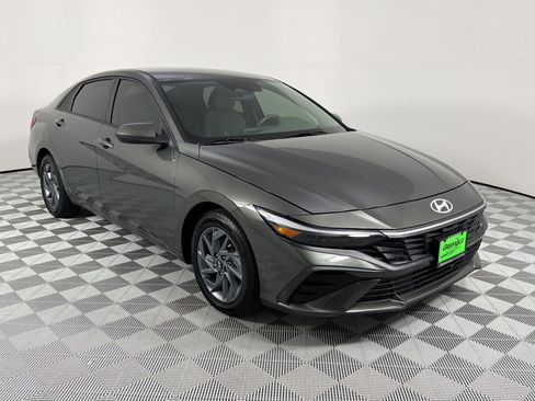 Used 2024 Hyundai Elantra SEL FWD image 7