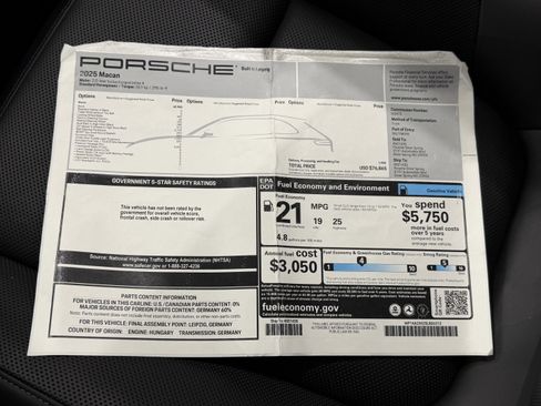 Certified 2025 Porsche Macan image 57