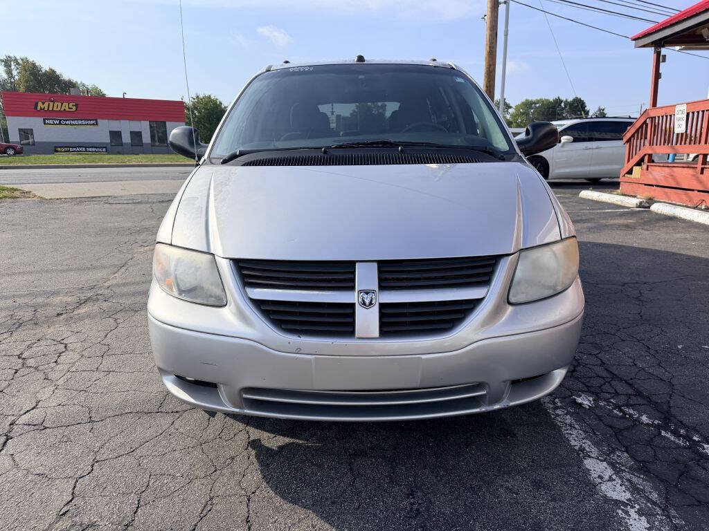 Used 2005 Dodge Grand Caravan SE w/ Popular Equipment Group I FWD image 2