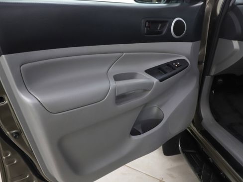 Used 2015 Toyota Tacoma 4x4 Double Cab w/ TRD Off-Road Package image 25