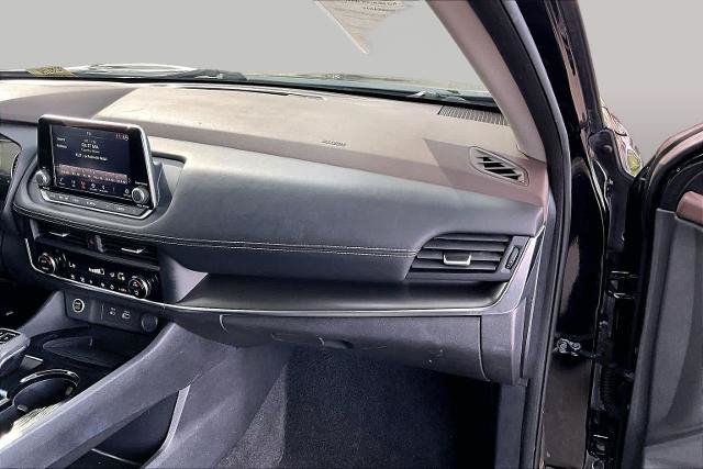 Certified 2023 Nissan Rogue SV FWD image 18