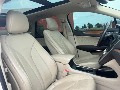 Used 2018 Lincoln MKC Select w/ Select Plus Package AWD/4WD image 24