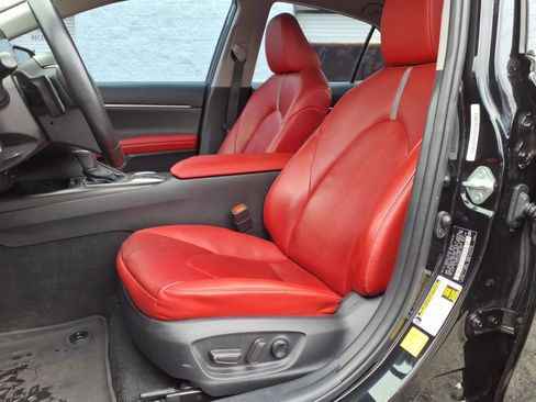 Used 2022 Toyota Camry XSE w/ Navigation Upgrade Package image 16