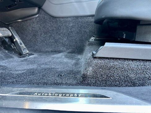 Used 2024 Land Rover Range Rover Long Wheelbase Autobiography image 15