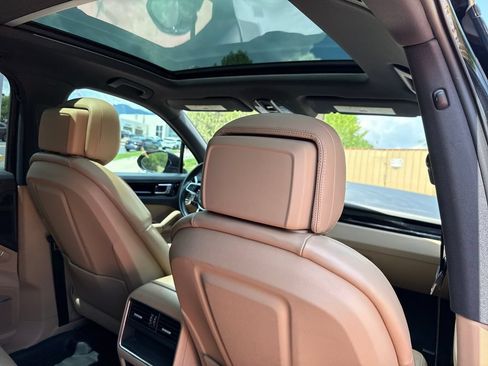 Used 2020 Porsche Cayenne AWD/4WD image 28