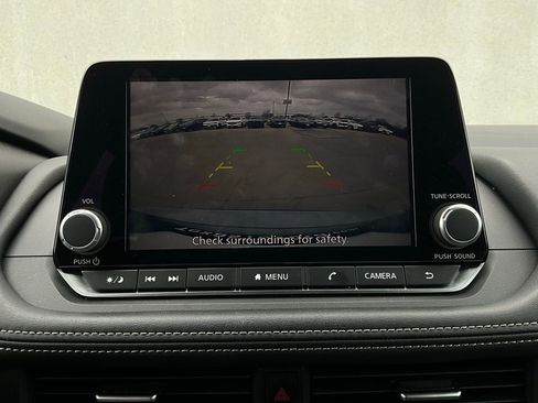 Used 2025 Nissan Rogue SV image 31