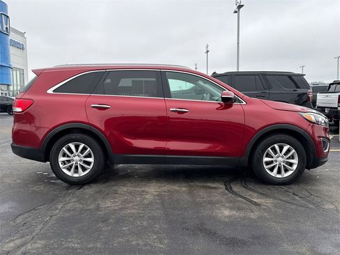 Used 2017 Kia Sorento LX w/ LX Convenience Package image 10