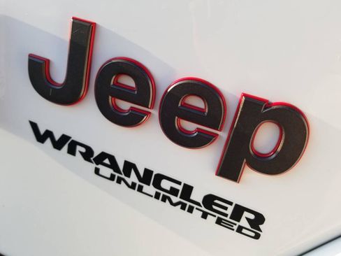 Used 2021 Jeep Wrangler Unlimited Rubicon w/ Dual Top Group AWD/4WD image 28