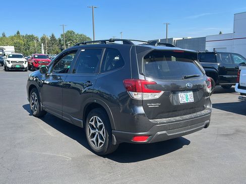 Used 2019 Subaru Forester Premium w/ All-Weather Package AWD/4WD image 2