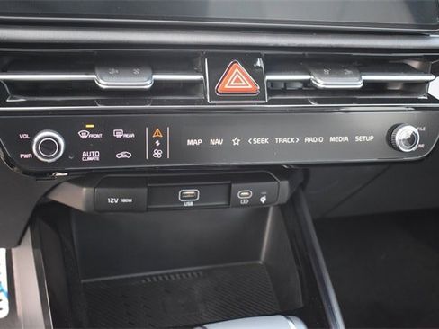 New 2025 Kia Niro EX Touring image 29