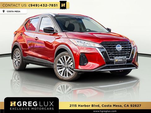 Used 2023 Nissan Kicks SV image 1