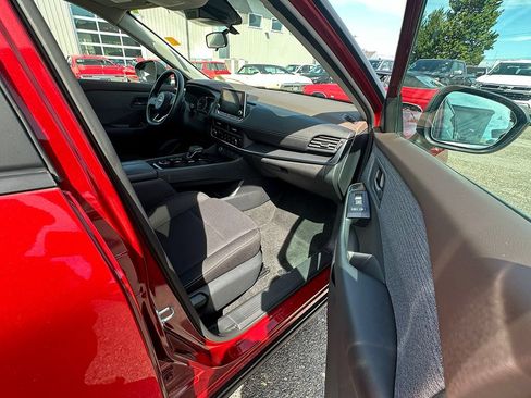 Used 2023 Nissan Rogue S AWD/4WD image 22