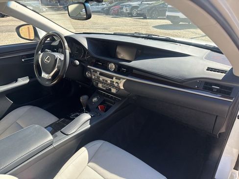 Used 2014 Lexus ES 350 w/ Luxury Package FWD image 16