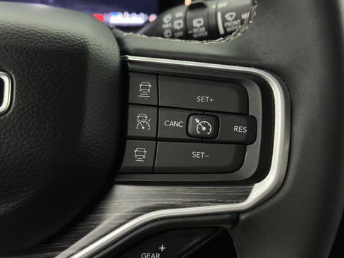 Used 2024 Jeep Wagoneer L Series II w/ Flexible Seating Group AWD/4WD image 25