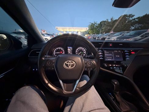 Used 2020 Toyota Camry SE FWD image 12