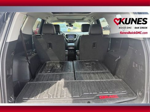 Used 2023 GMC Acadia SLT w/ Preferred Package AWD/4WD image 5