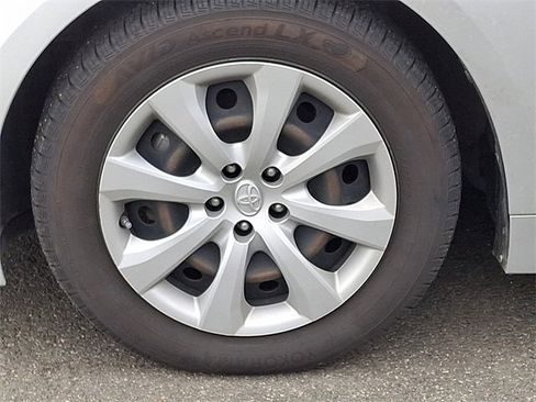 Used 2020 Toyota Corolla LE image 6