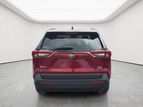 Used 2022 Toyota RAV4 XLE w/ Convenience Package AWD/4WD image 5