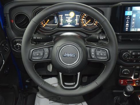 Used 2025 Jeep Gladiator Rubicon w/ Convenience Group image 38