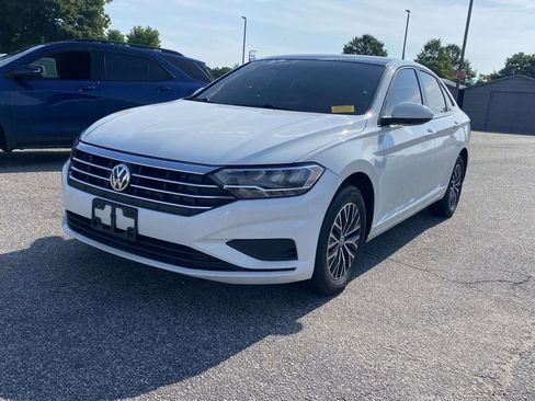 Used 2020 Volkswagen Jetta SE w/ SE Cold Weather Package FWD image 3