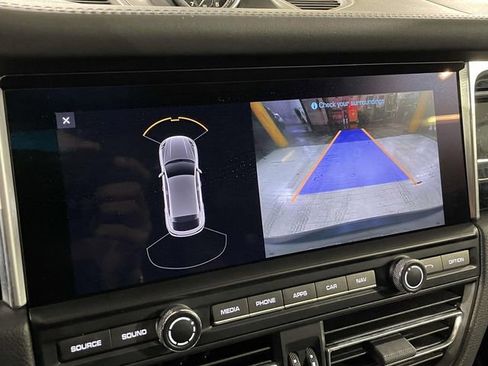 Used 2021 Porsche Macan image 32