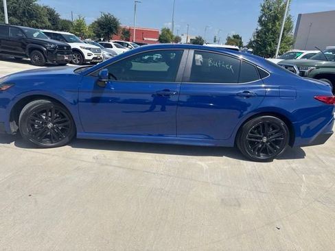 Used 2026 Toyota Camry SE FWD image 5