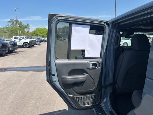 Used 2026 Jeep Gladiator Sport AWD/4WD image 13