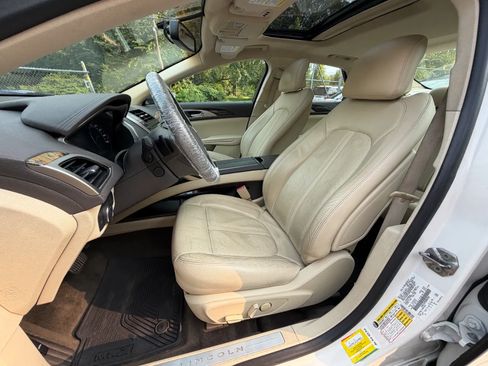 Used 2013 Lincoln MKZ FWD image 18
