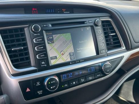 Used 2017 Toyota Highlander Limited Platinum AWD/4WD image 19