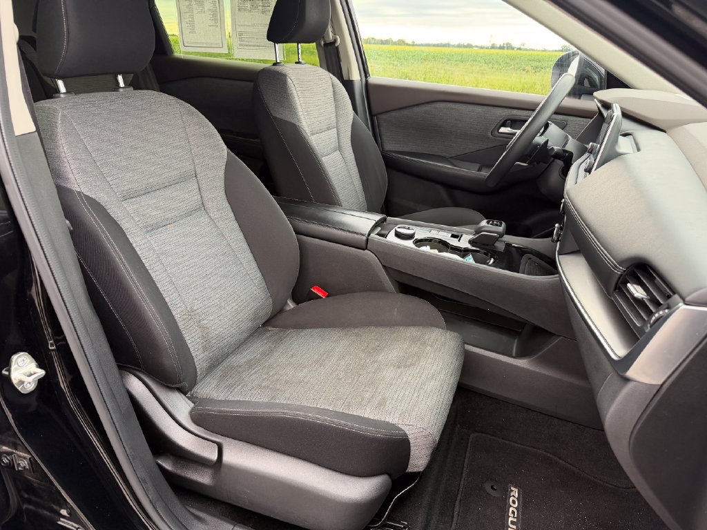 Used 2023 Nissan Rogue SV AWD/4WD image 19