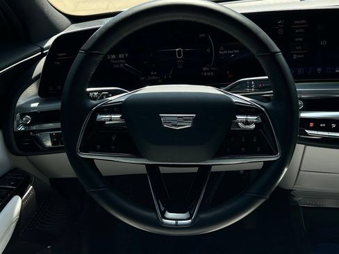 Used 2024 Cadillac Lyriq Luxury AWD/4WD image 15