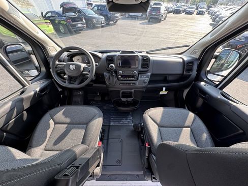 Used 2025 RAM ProMaster 2500 w/ Convenience Group image 12