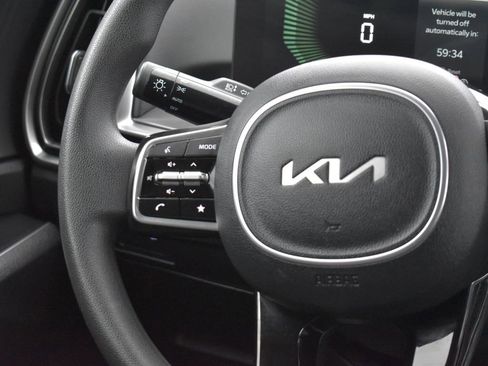 Used 2025 Kia Sorento LX image 18