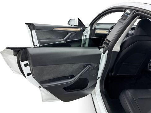Certified 2023 Tesla Model Y Long Range AWD/4WD image 10