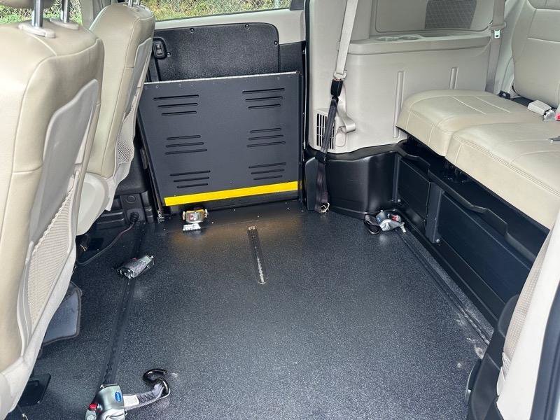 Used 2019 Dodge Grand Caravan SE FWD image 12