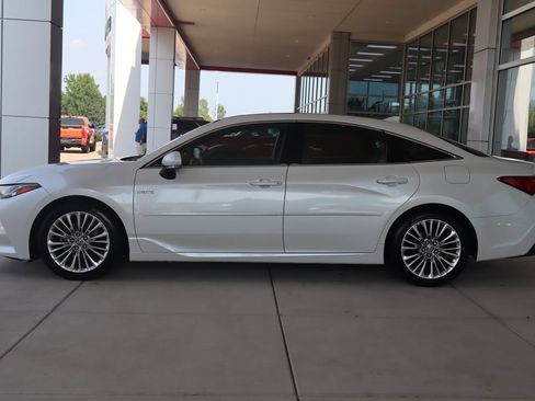 Used 2021 Toyota Avalon Limited w/ Advanced Safety Package FWD image 4