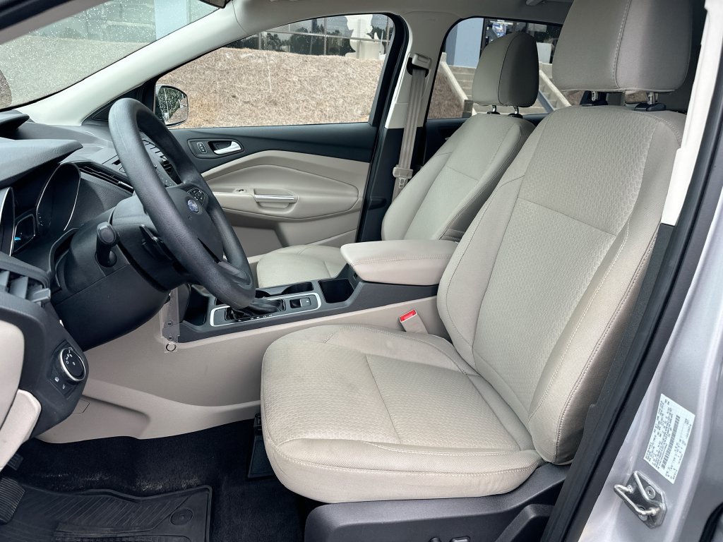 Used 2017 Ford Escape SE w/ SE Cold Weather Package AWD/4WD image 8