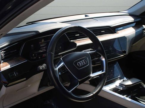 Used 2019 Audi e-tron Prestige image 10