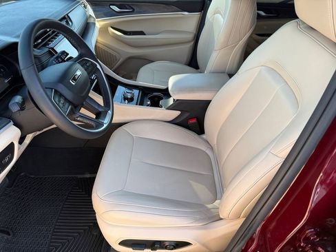 Used 2023 Jeep Grand Cherokee Limited w/ Trailer Tow Prep Group (B) image 10