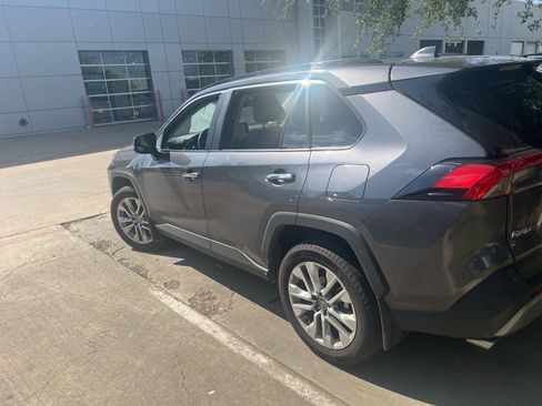 Used 2024 Toyota RAV4 Limited FWD image 3