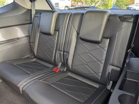 Certified 2024 Volkswagen Atlas SE image 17