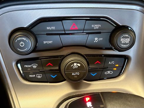 Used 2023 Dodge Challenger SXT RWD image 10