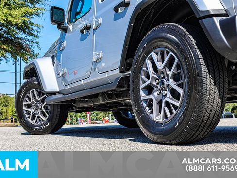 Used 2024 Jeep Wrangler Sahara image 15